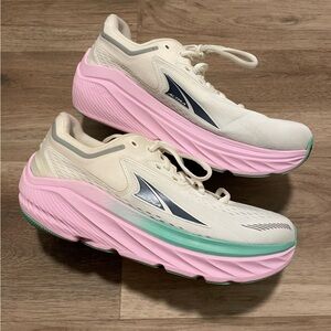 Altra Women's Athletic Shoes in Cream and Pink